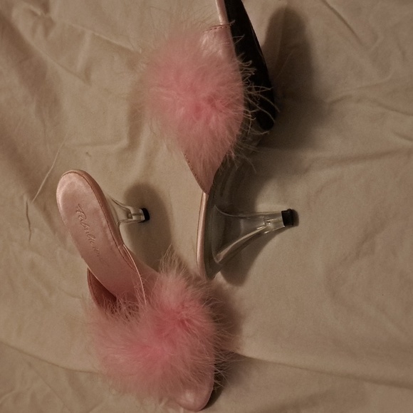 Fabulicious Size 7 Pink Heels - Picture 4 of 9